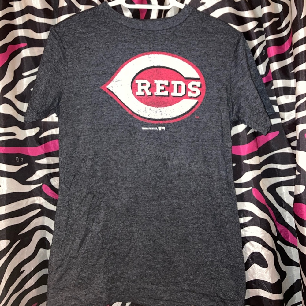 reds shirt